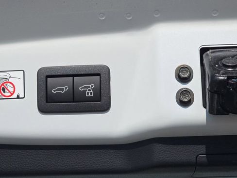 New 2026 Toyota Prius Plug-In Hybrid FWD image 13