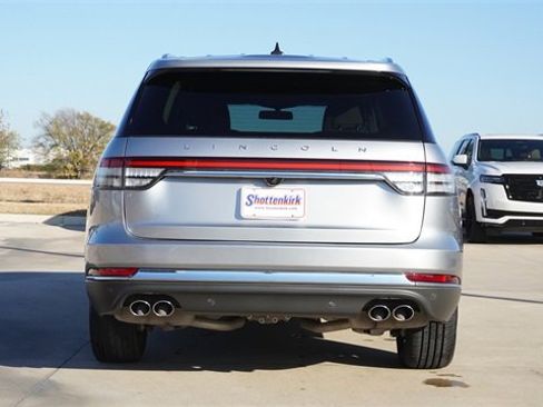 Used 2023 Lincoln Aviator Reserve w/ Equipment Group 201A image 8