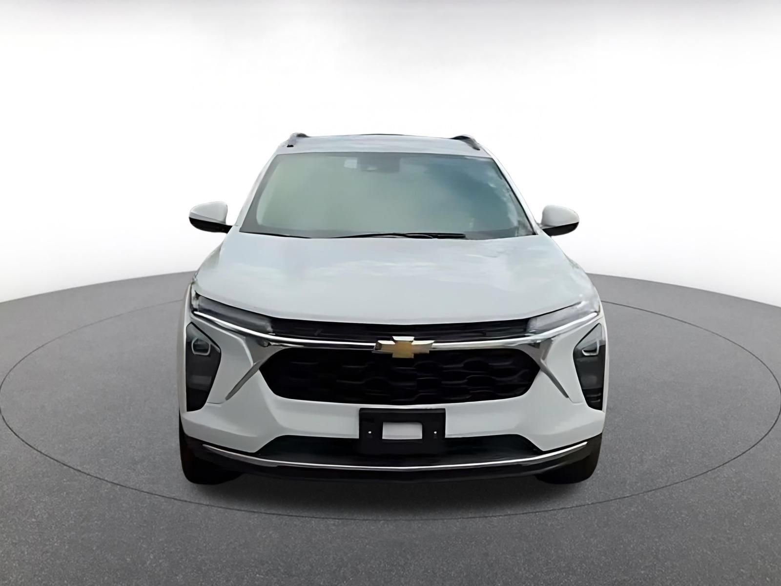 Used 2025 Chevrolet Trax LT FWD image 4