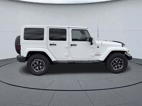 Used 2014 Jeep Wrangler Unlimited Sahara w/ Dual Top Group AWD/4WD image 6