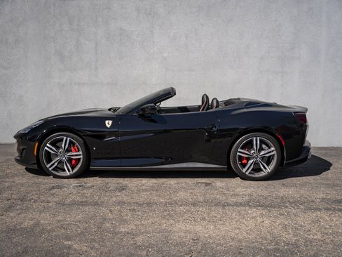 Certified 2019 Ferrari Portofino Convertible image 2
