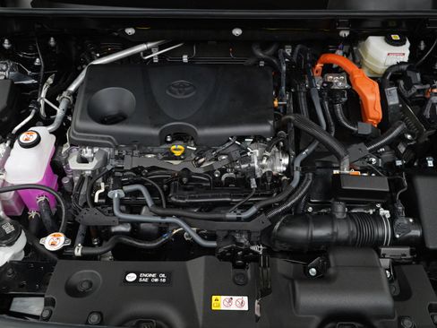 Used 2025 Toyota RAV4 XLE AWD/4WD image 30