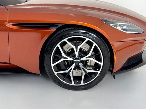 Used 2019 Aston Martin DB11 Volante RWD image 36