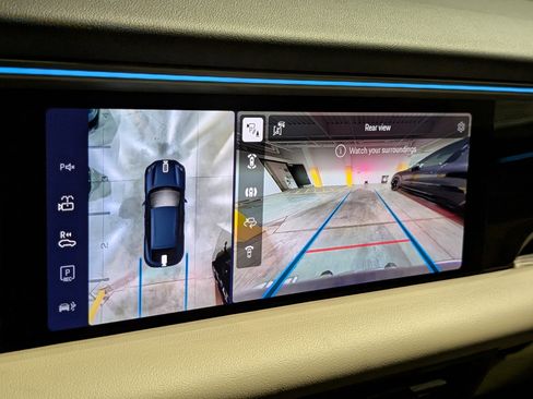 New 2026 Porsche Macan 4 Electric image 37