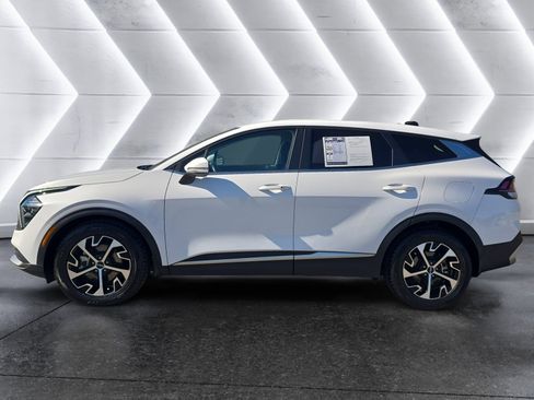 Used 2023 Kia Sportage EX image 2