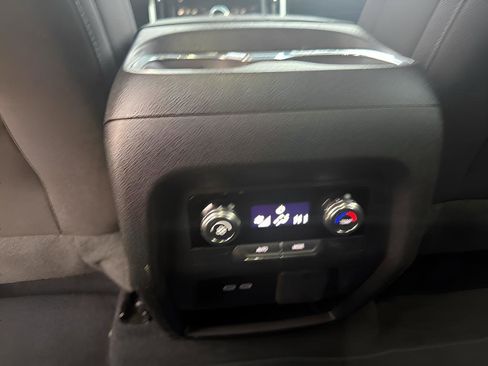 Certified 2025 GMC Acadia Elevation AWD/4WD image 16