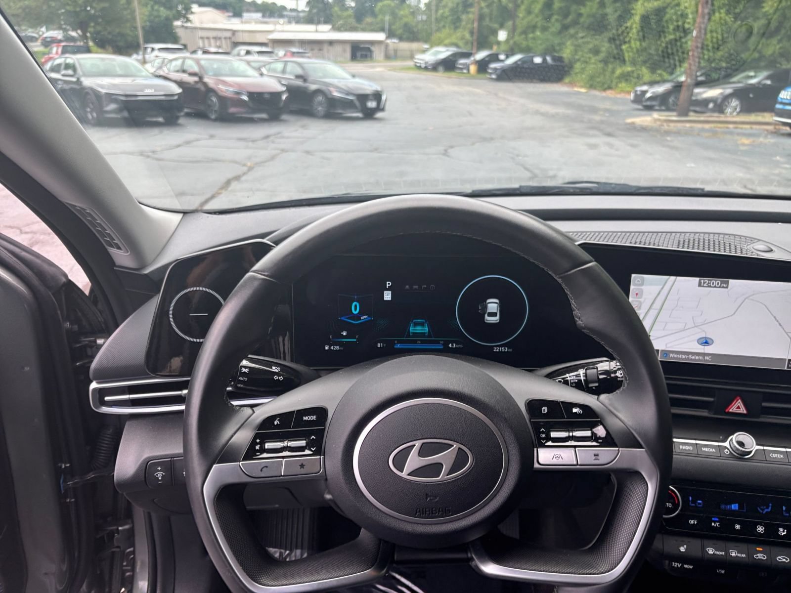 Used 2025 Hyundai Elantra Limited FWD image 30