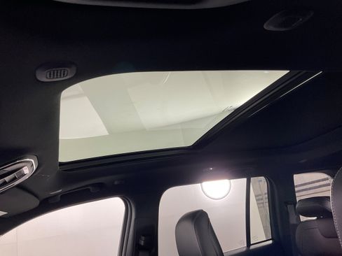 New 2025 Jeep Grand Cherokee Limited image 18