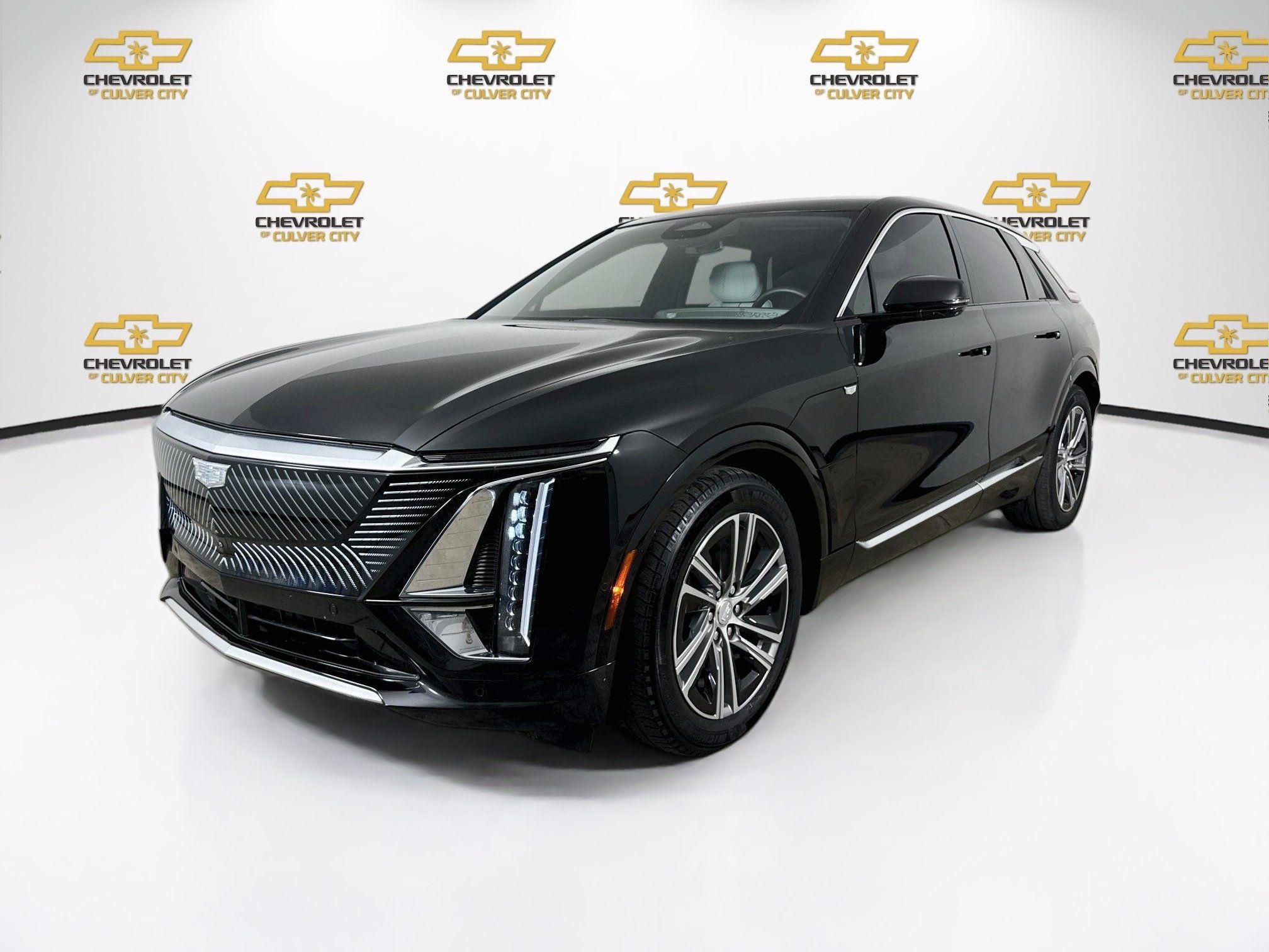Used 2024 Cadillac Lyriq Luxury RWD image 3