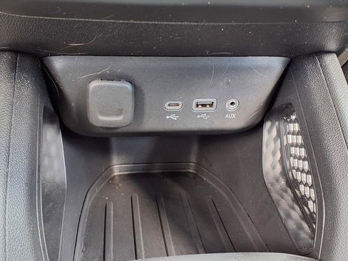 Used 2021 Chevrolet TrailBlazer RS w/ Sun and Liftgate Package image 19