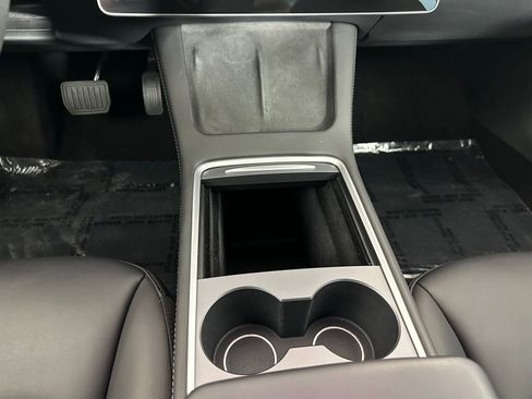 Used 2023 Tesla Model 3 Standard Range image 16