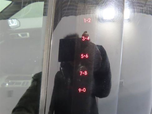 Used 2020 Ford Explorer XLT RWD image 6