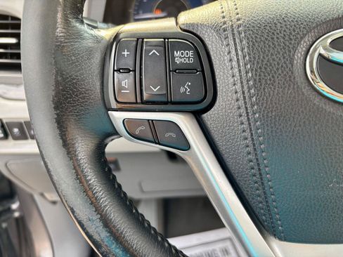 Used 2019 Toyota Sienna XLE Premium FWD image 29