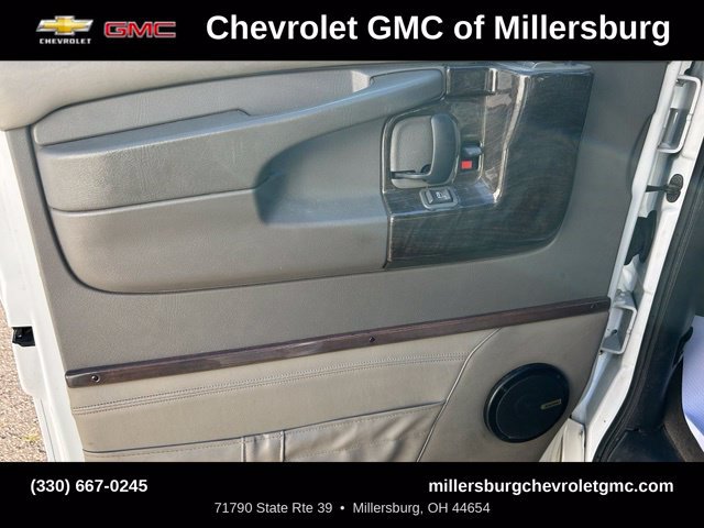 Used 2004 GMC Savana 1500 w/ Preferred Equipment Group RWD image 14