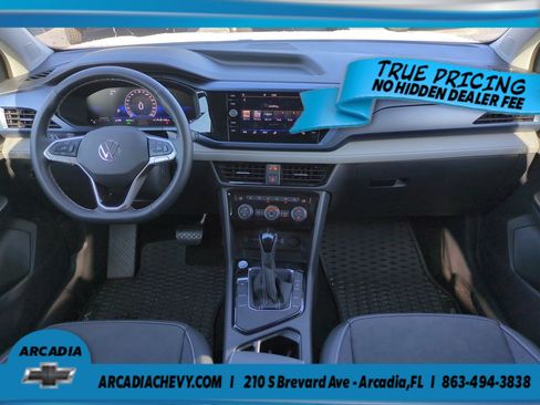Used 2024 Volkswagen Taos SE FWD image 15