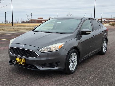 Used 2015 Ford Focus SE w/ SE Cold Weather Package image 8