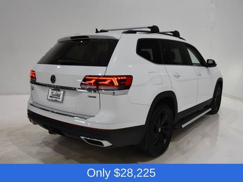 Used 2023 Volkswagen Atlas SE image 4