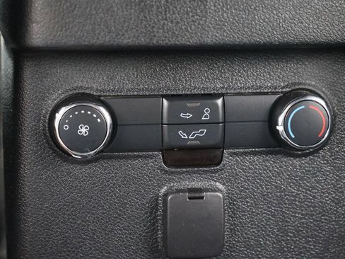 Used 2019 Ford Explorer XLT w/ Equipment Group 202A AWD/4WD image 23
