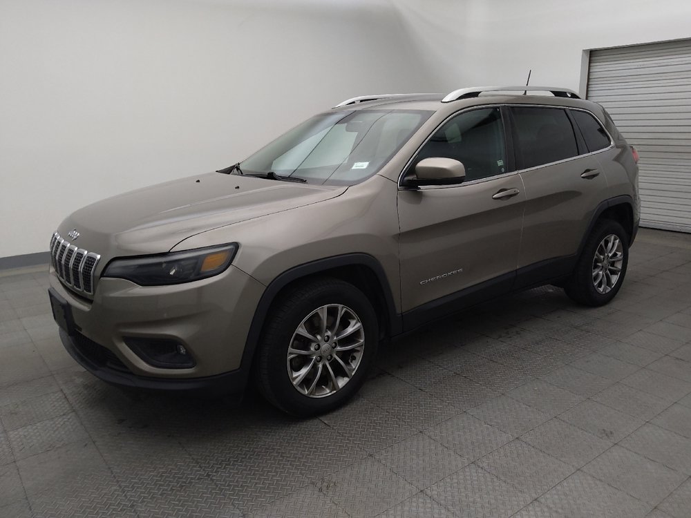Used 2019 Jeep Cherokee Latitude Plus w/ Cold Weather Group FWD image 2