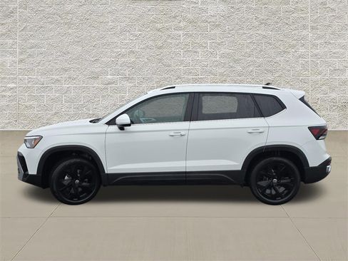 New 2026 Volkswagen Taos SE FWD image 4