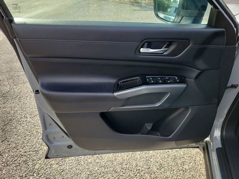 Used 2024 Nissan Pathfinder SL w/ Cargo Package FWD image 10