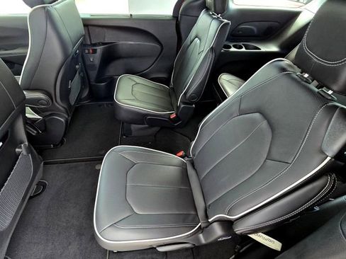 New 2026 Chrysler Pacifica Limited FWD image 24