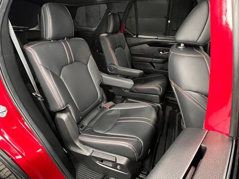 Used 2025 Honda Pilot TrailSport image 28