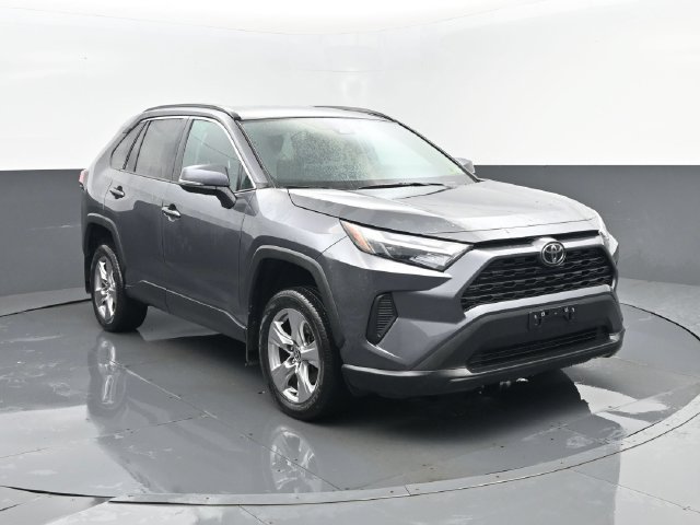 Used 2022 Toyota RAV4 XLE AWD/4WD image 3