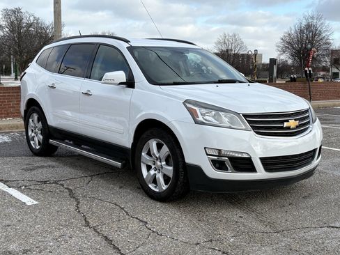 Used 2017 Chevrolet Traverse LT w/ Style and Technology Package image 7