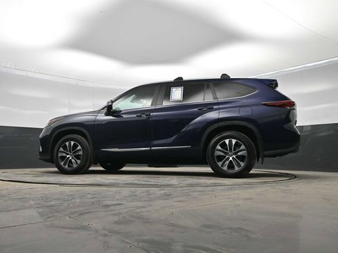 Used 2024 Toyota Highlander XLE image 33