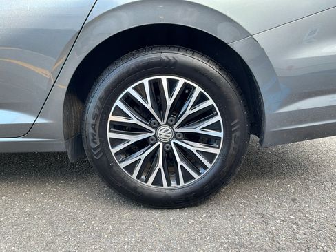 Used 2019 Volkswagen Jetta SE w/ Cold Weather Package FWD image 20