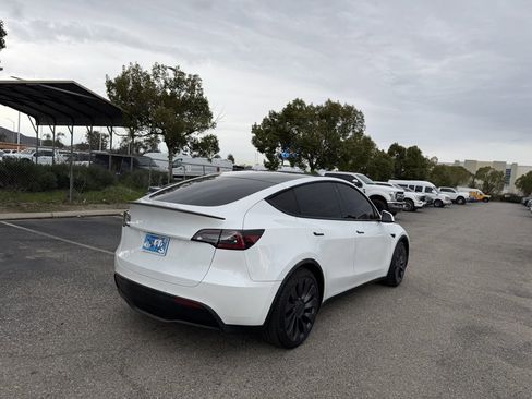 Used 2020 Tesla Model Y Performance image 3