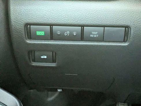 Used 2024 Nissan Sentra SV FWD image 24