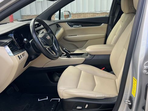 Used 2018 Cadillac XT5 FWD image 32