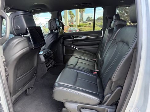 Used 2022 Jeep Wagoneer Series II w/ Rear Seat Video Group 1 AWD/4WD image 9