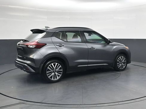 Used 2023 Nissan Kicks SR w/ SR Premium Package FWD image 5