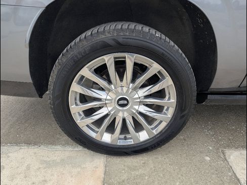 Used 2021 Cadillac Escalade ESV Premium Luxury w/ Driver Assist Tech Package image 16