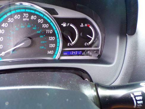 Used 2015 Toyota Venza LE AWD/4WD image 23