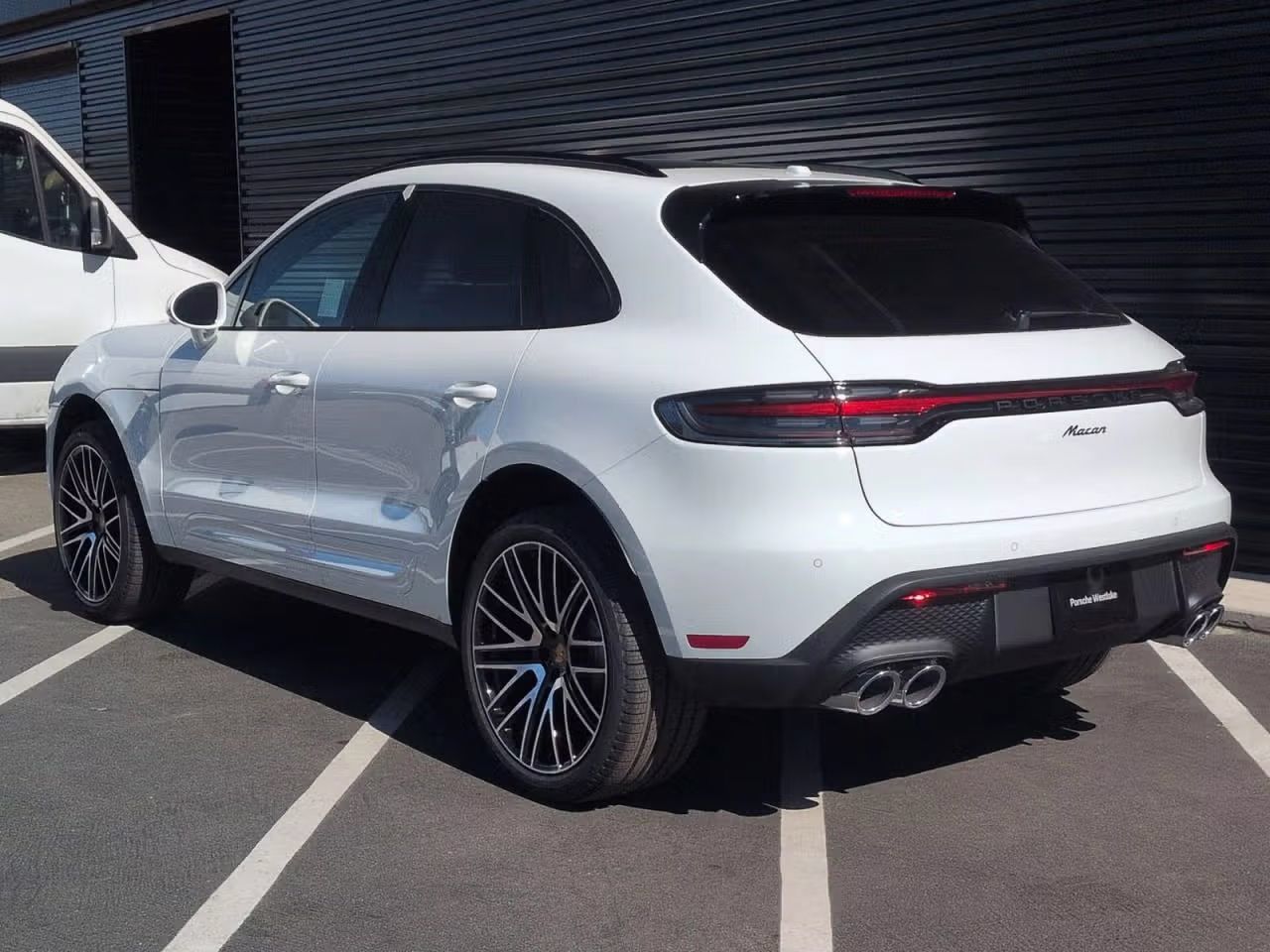 Certified 2026 Porsche Macan AWD/4WD image 3