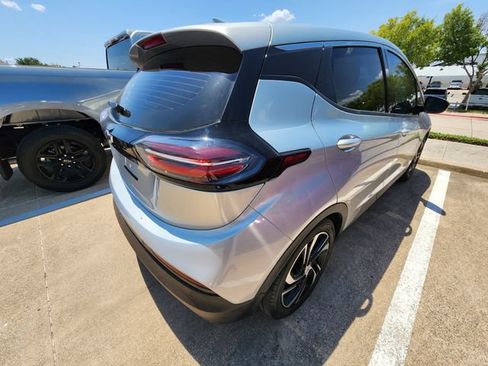 Used 2023 Chevrolet Bolt LT w/ Infotainment Package FWD image 4