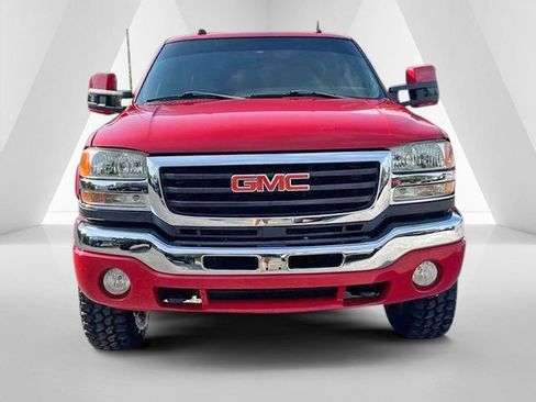 Used 2004 GMC Sierra 2500 SLT w/ Heavy-Duty Power Package AWD/4WD image 2