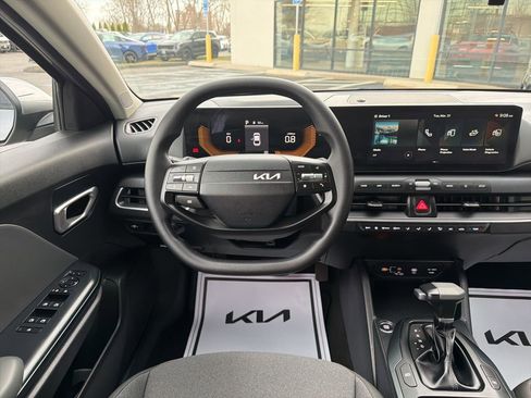 Used 2025 Kia K4 LXS image 22