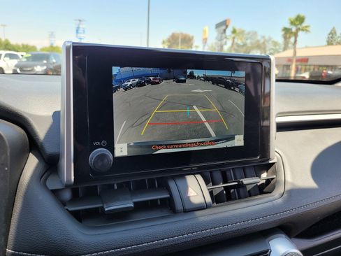 Used 2025 Toyota RAV4 XLE AWD/4WD image 17