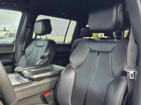 Used 2024 Jeep Wagoneer Series II w/ Flexible Seating Group RWD image 17