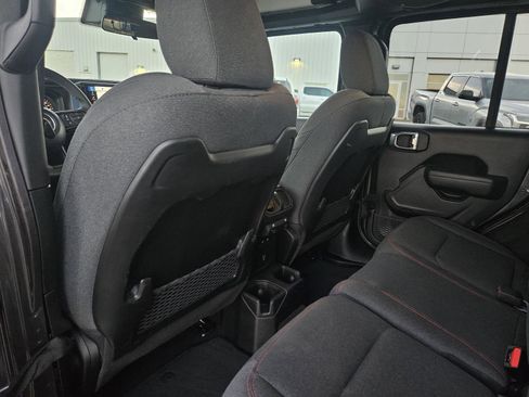 Used 2025 Jeep Wrangler Unlimited Rubicon image 31