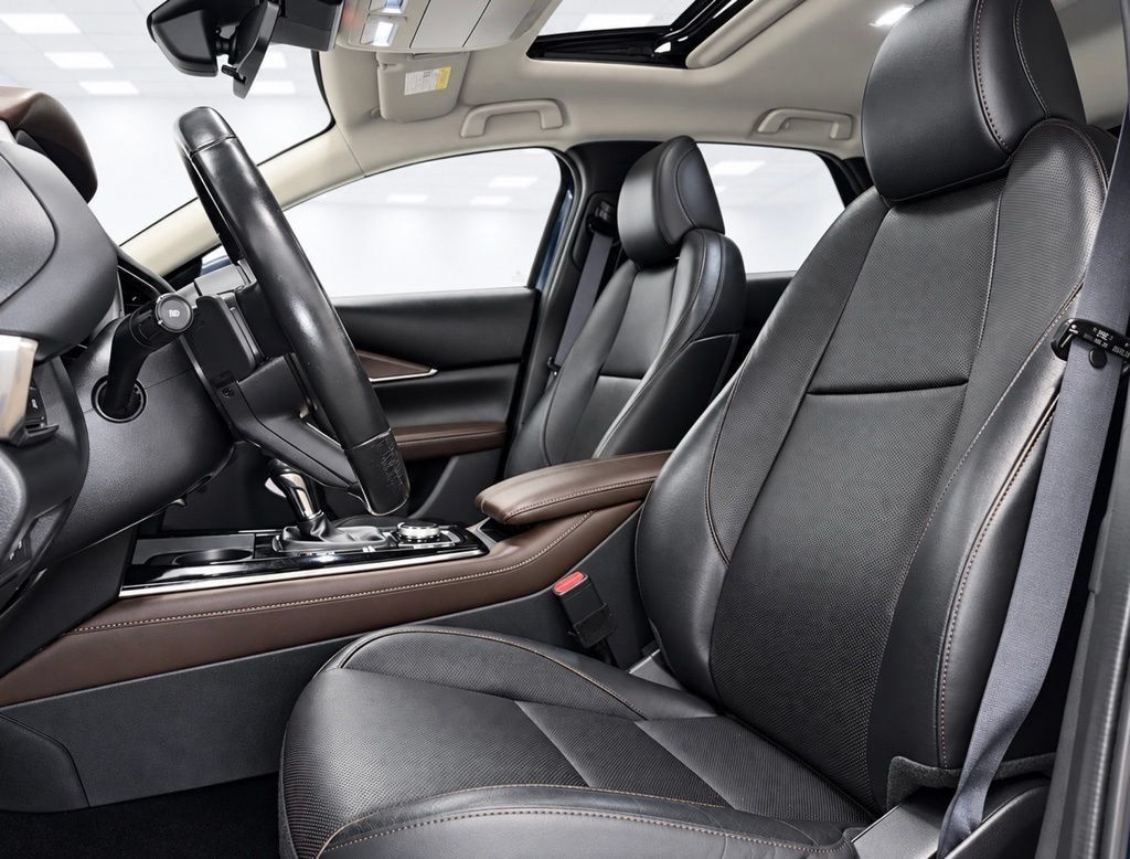 Used 2021 MAZDA CX-30 AWD 2.5 S w/ Premium Package image 14