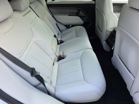 Used 2026 Land Rover Range Rover Sport SE image 5