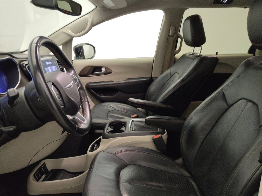 Used 2017 Chrysler Pacifica Touring-L Plus FWD image 17