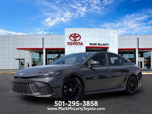 Used 2025 Toyota Camry SE FWD image 20