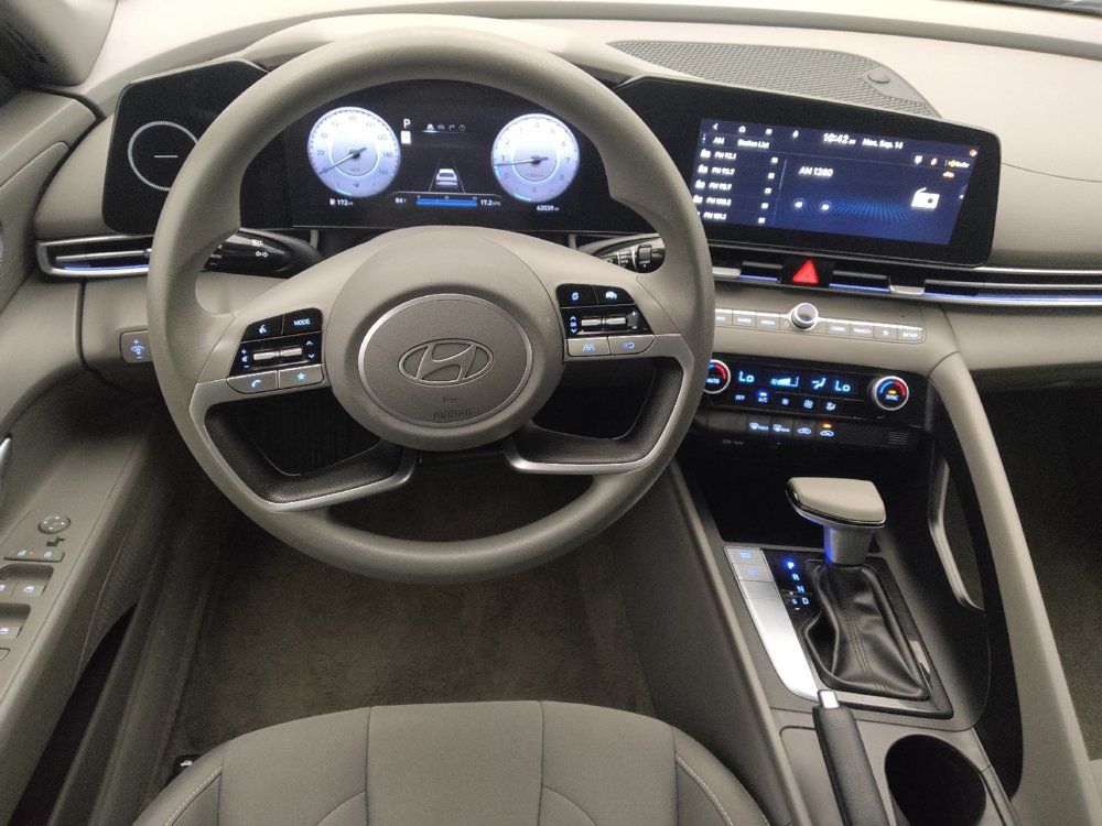 Used 2024 Hyundai Elantra SEL FWD image 22